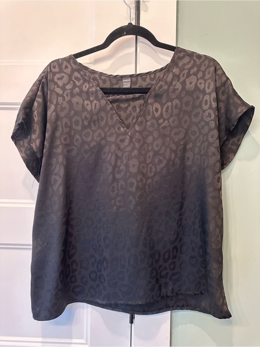 SHEIN Black Tonal Leopard V-Neck Short Sleeve Blouse